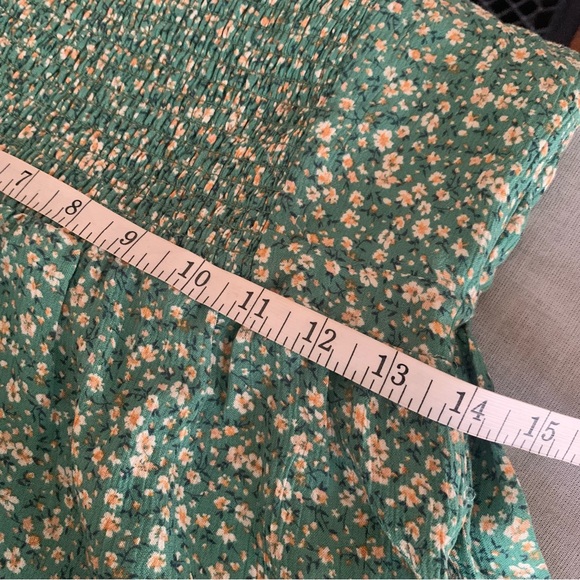 American Eagle Green Ditsy Floral short Sleeve Romper SP - Picture 8 of 10